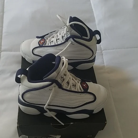 Kids Jordan Pro Strong Navy and White - Picture 4 of 5